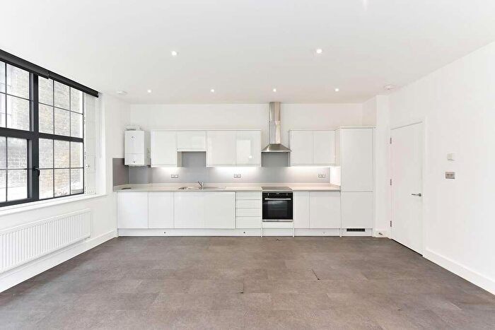 1 Bedroom Flat To Rent In Glebe Road, Flat, Hackney, E8