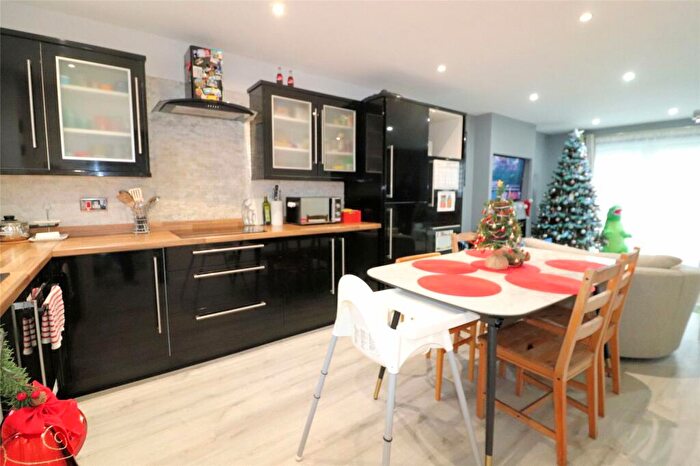 3 Bedroom Terraced House For Sale In Myrtle Close, Erith, DA8