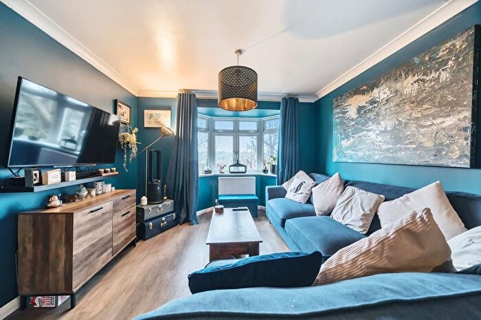2 Bedroom Flat For Sale In High Wycombe, Train Station, Buckinghamshire, HP13