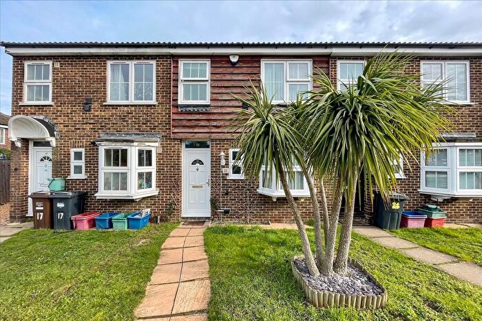 3 Bedroom Terraced House For Sale In Ruscombe Way, Feltham, Middlesex, TW14
