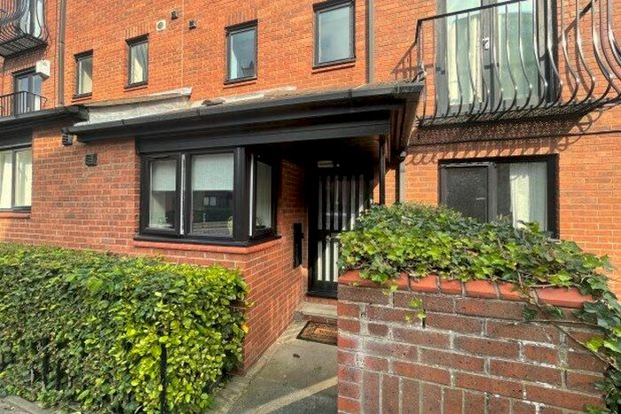 Studio To Rent In Blackfriars Court, Newcastle Upon Tyne, NE1