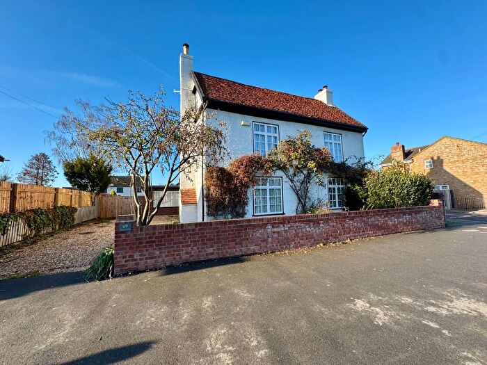 4 Bedroom Detached House For Sale In Bedford Road, Barton-Le-Clay, MK45