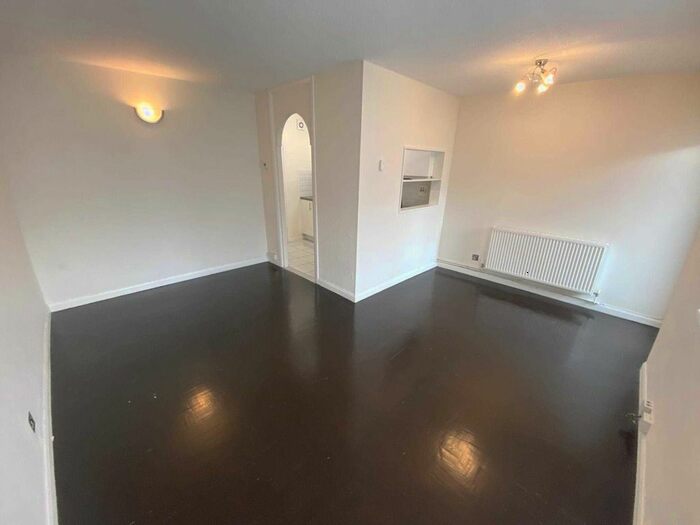 1 Bedroom Maisonette To Rent In Harriet Way, Bushey, WD23