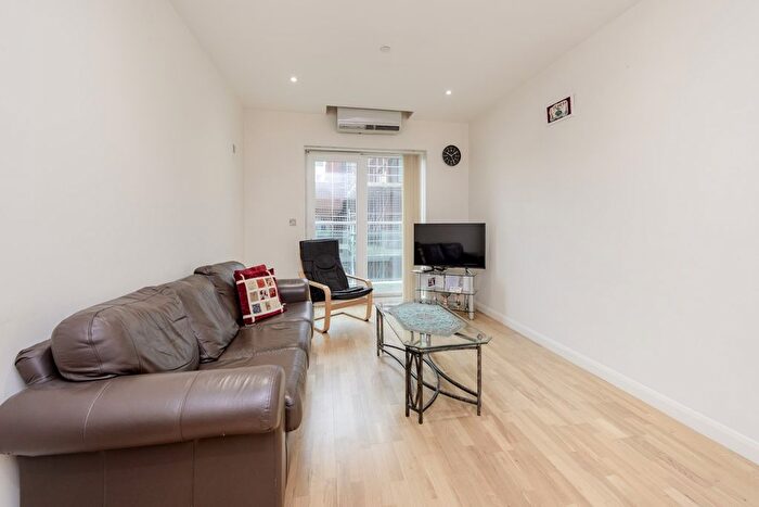 1 Bedroom Flat For Sale In Cavalier House, Uxbridge Road, Ealing, London, W5