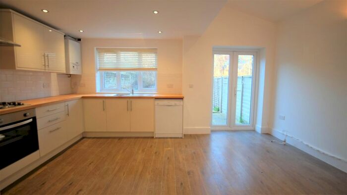2 Bedroom Flat To Rent In Mozart Street, London, W10