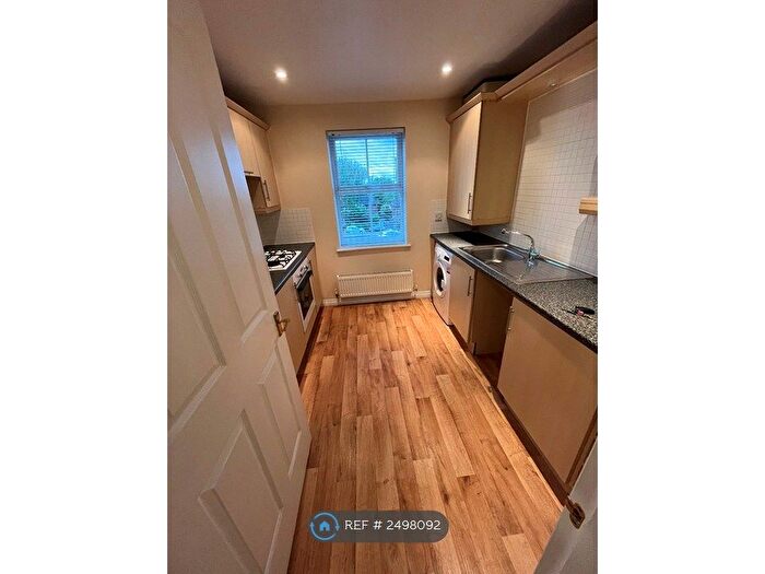 2 Bedroom Flat To Rent In Gilbert Close, Nottingham, NG5