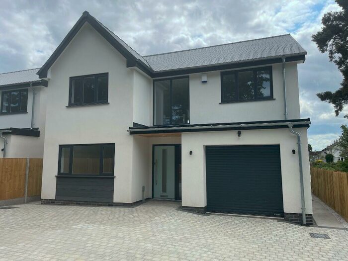 4 Bedroom Detached House For Sale In Bryn Goodman Ruthin, LL15