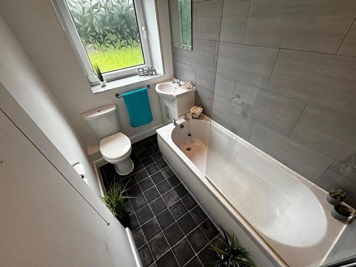 1 Bedroom Flat To Rent In Cumberland Court, Headingley, Leeds, LS6