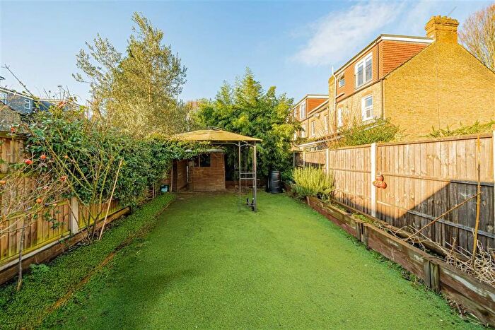 2 Bedroom Flat For Sale In Stanley Road, Teddington, TW11