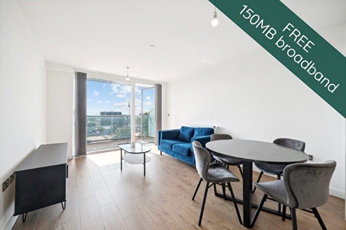 1 Bedroom Flat To Rent In Stylus Place, Hayes, UB3