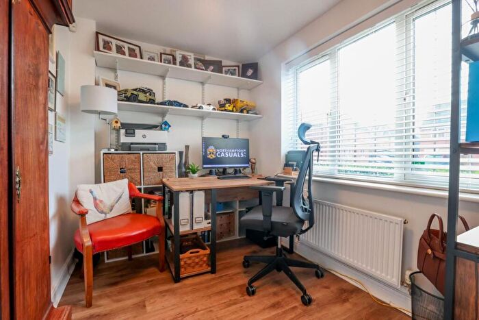 4 Bedroom Detached House For Sale In The Glades, Grange Park, Northampton, NN4