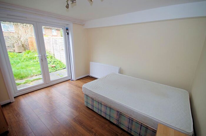 1 Bedroom Flat To Rent In Ballards Lane, Finchley, N3