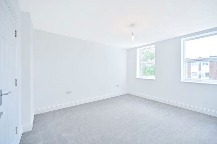 2 Bedroom Flat To Rent In Bath Road, Cranford, Hounslow, TW5
