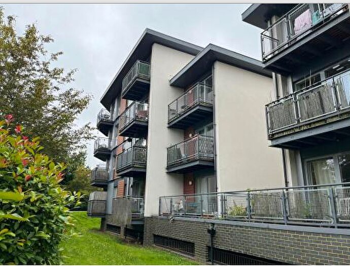 2 Bedroom Flat To Rent In Three Bridges, RH10