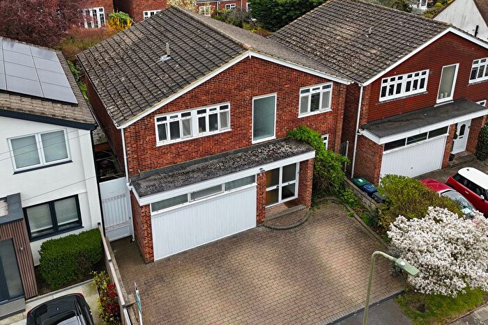 4 Bedroom Detached House For Sale In The Croft, Barnet, EN5