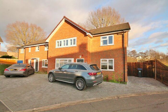 4 Bedroom Semi-Detached House To Rent In Hawthorn Road, Hook Heath, Woking GU22