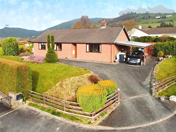 4 Bedroom Bungalow For Sale In Y Fan, Llanidloes, Powys, SY18