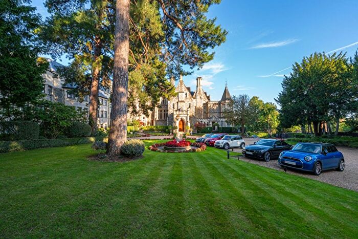 2 Bedroom Flat For Sale In Stanmore Hall, Wood Lane, Stanmore, HA7