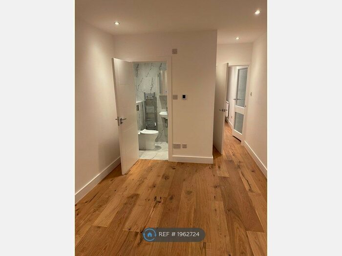 3 Bedroom Bungalow To Rent In Beech Close, Hornchurch, RM12