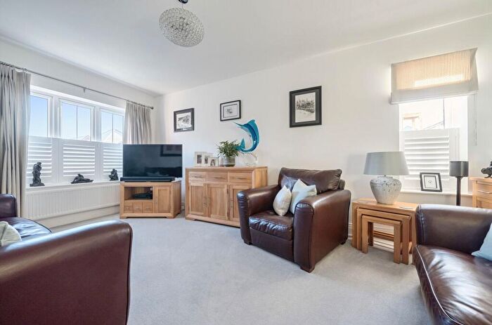 4 Bedroom Detached House For Sale In Goshawk Drive, Chichester, PO20
