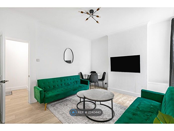 1 Bedroom Flat To Rent In Cambridge Road, New Malden, KT3