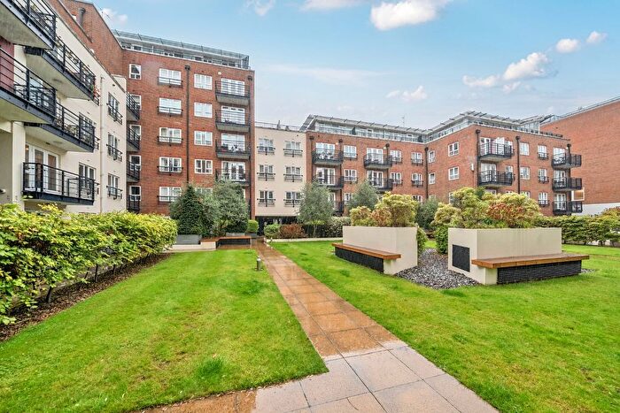 2 Bedroom Flat For Sale In Seven Kings Way, Kingston Upon Thames, Surrey, KT2