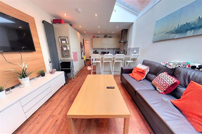 6 Bedroom Terraced House To Rent In Dawlish Road, Selly Oak, Birmingham, B29