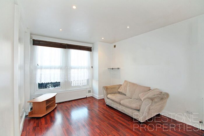 2 Bedroom Barn Conversion To Rent In Heathview Road, Thornton Heath, CR7