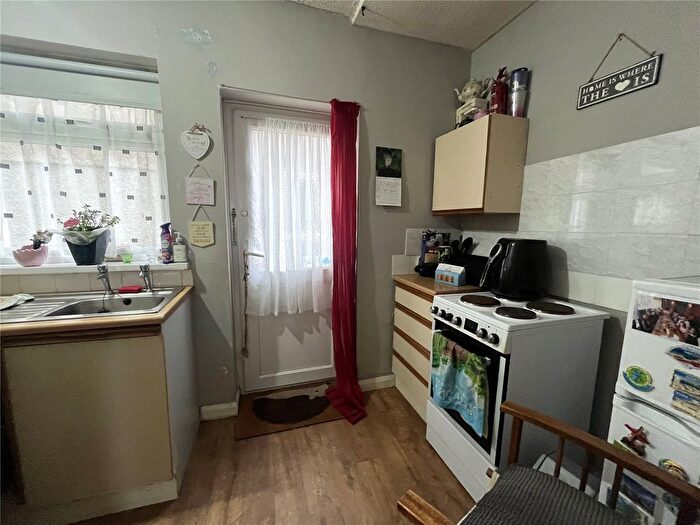 2 Bedroom Flat For Sale In Channel Park Avenue, Plymouth, Devon, PL3