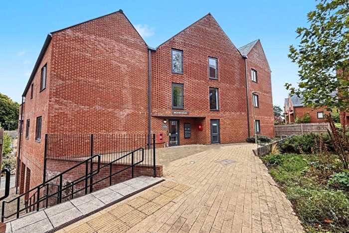 2 Bedroom Flat For Sale In Stanmore, SO22