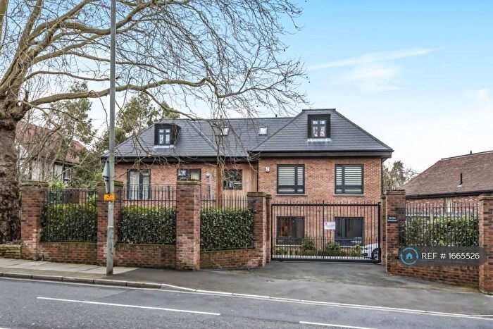 2 Bedroom Flat To Rent In Bickley Park Road, Bickley, BR1