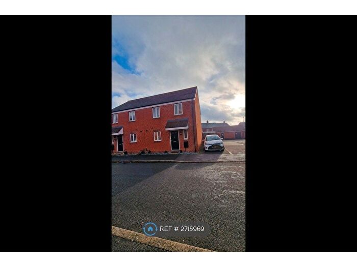 3 Bedroom Semi-Detached House To Rent In Cardinal Drive, Aylesbury, HP18