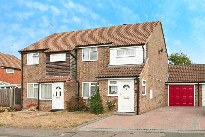 3 Bedroom Semi Detached House For Sale In Gemini Close, Leighton Buzzard, LU7