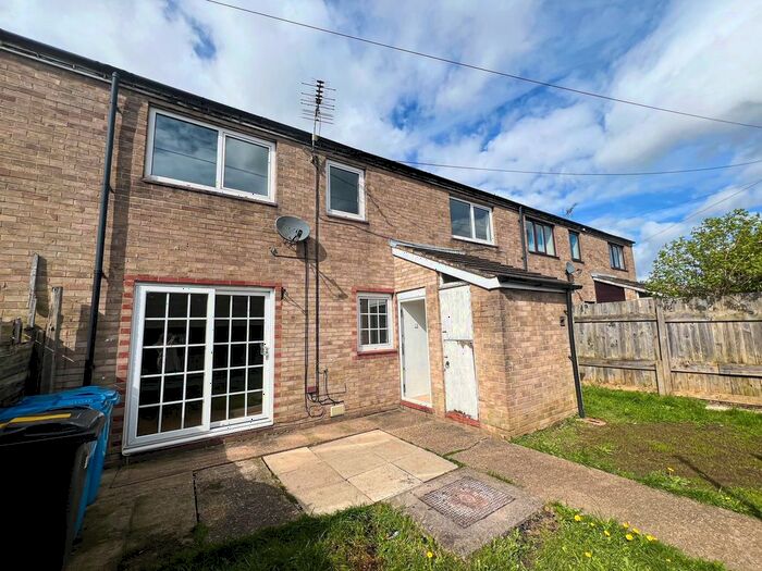 3 Bedroom Terraced House To Rent In Axminster Close, Bransholme, Hull, HU7