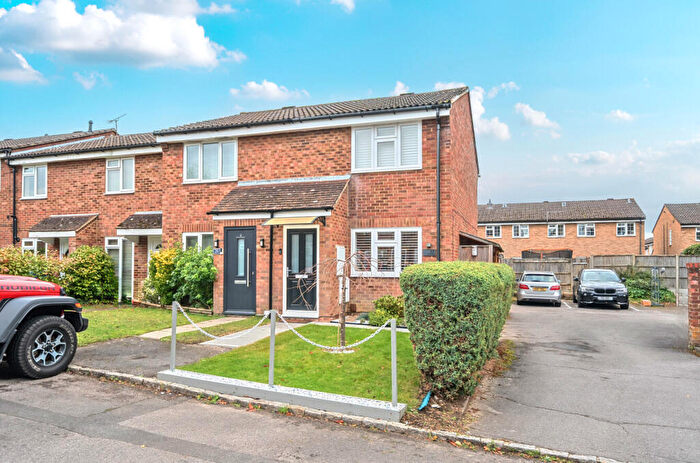 2 Bedroom End Of Terrace House For Sale In Cherrytree Close, Owlsmoor, Sandhurst, Berkshire, GU47