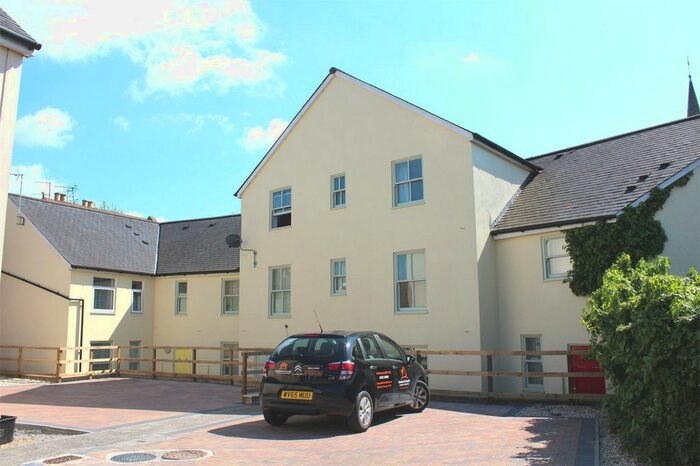 2 Bedroom Flat To Rent In St. Andrews Road, Taunton TA2