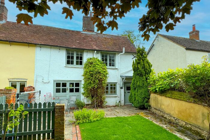 3 Bedroom Cottage For Sale In Burts Lane, Long Crendon, Buckinghamshire, Buckinghamshire, HP18