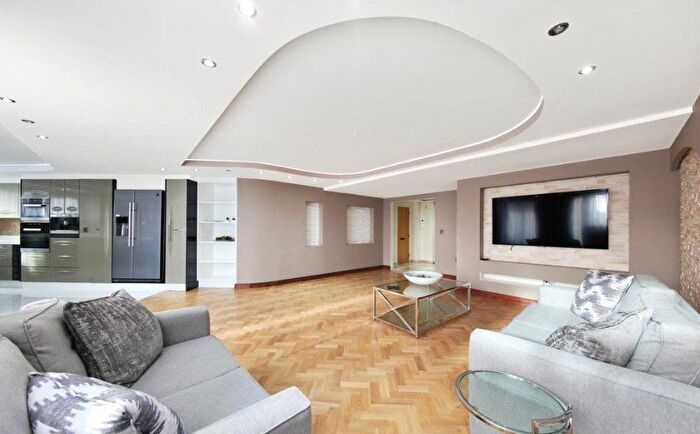 3 Bedroom Flat To Rent In Blazer Court, St John's Wood Road, St John's Wood, London, NW8