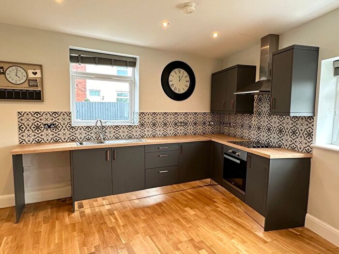 2 Bedroom Property To Rent In King Street, Ossett, WF5