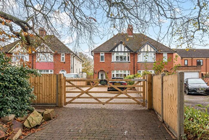 3 Bedroom Semi Detached House For Sale In High Street, Stotfold, SG5