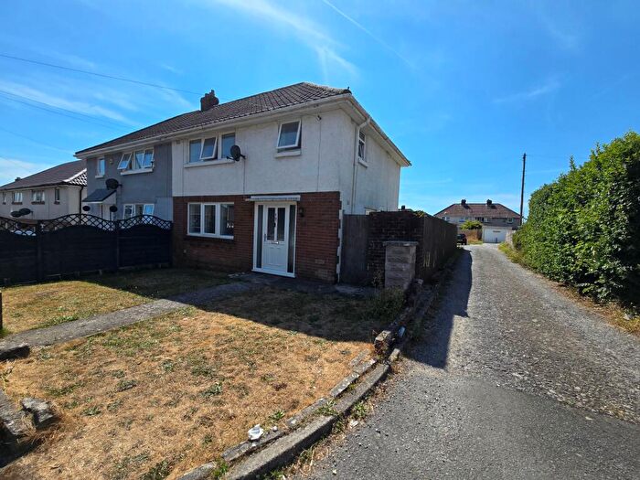 3 Bedroom Semi-Detached House For Sale In Waunscil Avenue, Bridgend, CF31