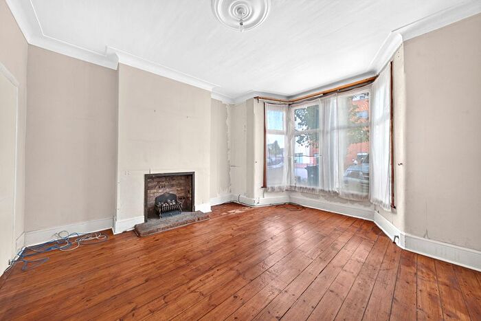 3 Bedroom Terraced House For Sale In Green Lane, Ilford, Greater London, IG3