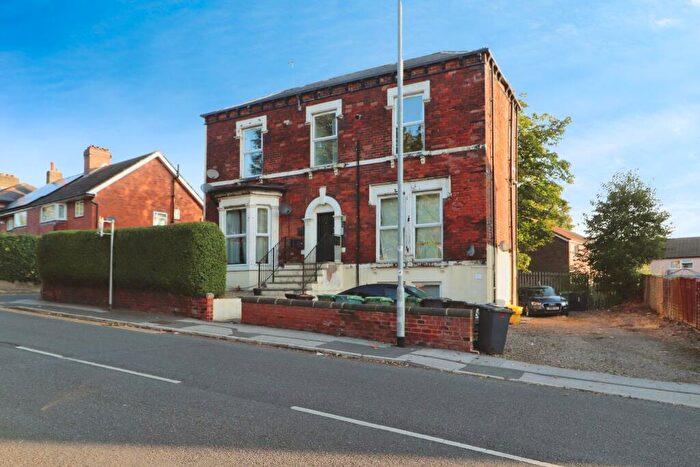 1 Bedroom Detached House To Rent In Hall Lane, Armley, Leeds, LS12