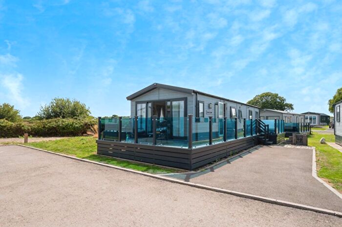 2 Bedroom Detached House For Sale In Havant Road, Hayling Island, Hampshire, PO11