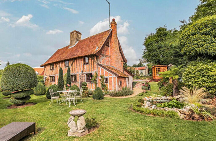 5 Bedroom Cottage For Sale In Church Road, East Bilney, NR20