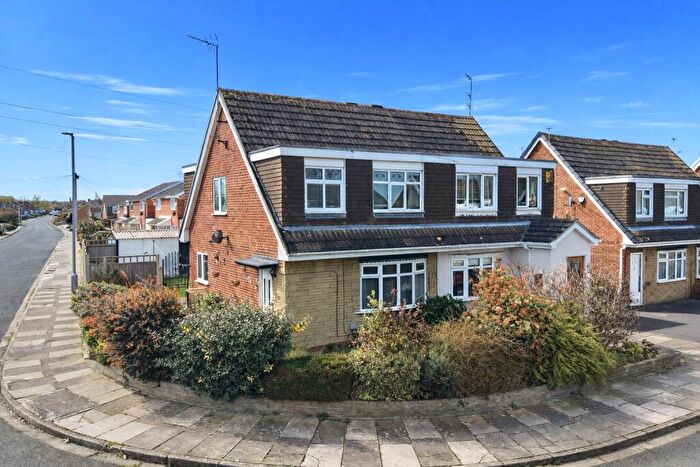 3 Bedroom Semi Detached House For Sale In Kingfisher Way, Saughall Massie, Wirral, CH49