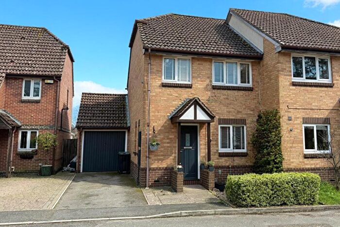 3 Bedroom Semi Detached House For Sale In Victoria Gardens, Ringwood, BH24