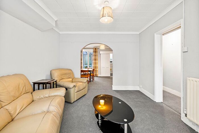 3 Bedroom Semi-Detached House To Rent In Ref: Km - Grove Road, Horley, RH6