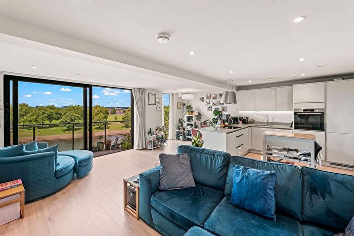 2 Bedroom Flat For Sale In Wilford Lane, West Bridgford, Nottingham, Nottinghamshire, NG2