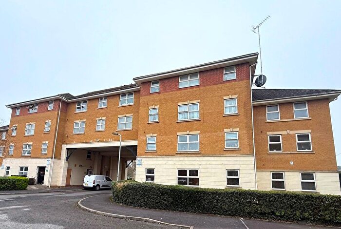 2 Bedroom Flat For Sale In Pickfords Gardens, Slough, SL1